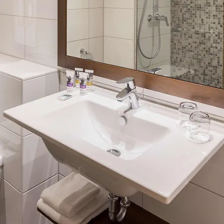 Hotel Mercure West 4*