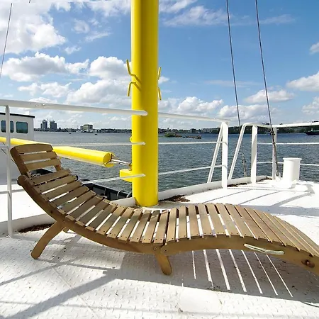 Tekne Magnificent Houseboat With A Stunning View!