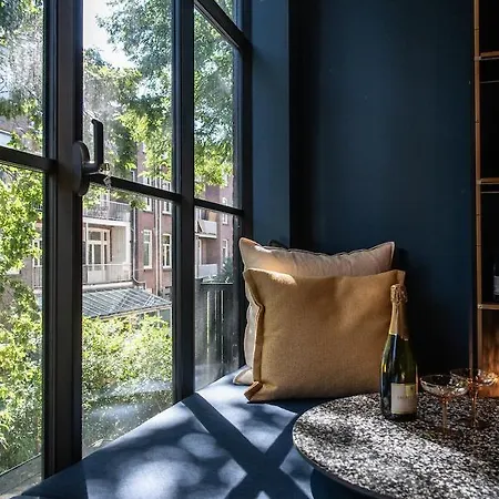 Luxurious In Vondelpark/museum District Bed & Breakfast 2*