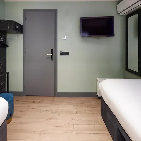 Hotel Ciao Papa Station