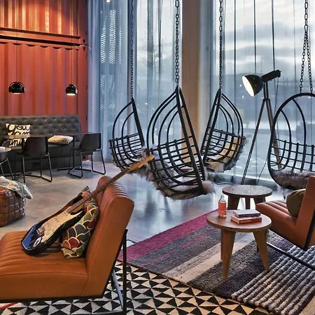 Moxy Houthavens 4*