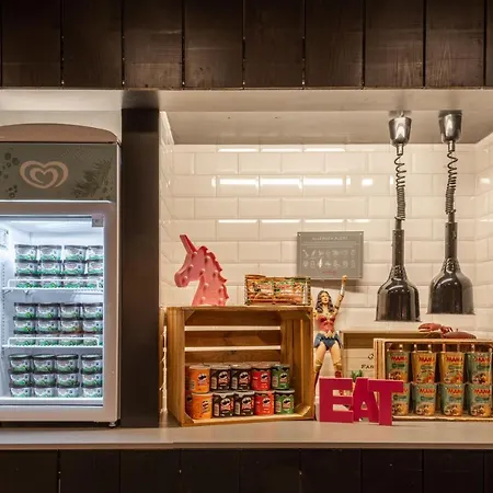 Moxy Houthavens Hotell 4*