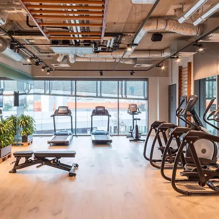 Moxy Houthavens Hotell