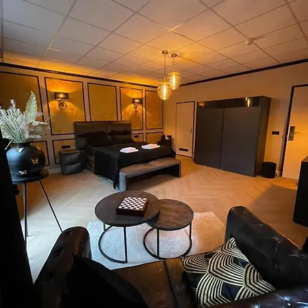 83 Hotel