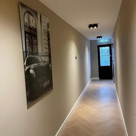 83 Hotel 2*