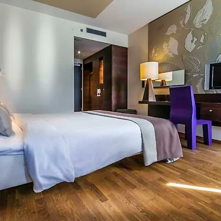 Dutch Design Artemis Hotel