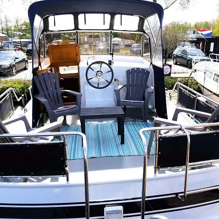 Motor Yacht Amazone Botel