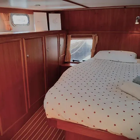 Motor Yacht Amazone Botel *