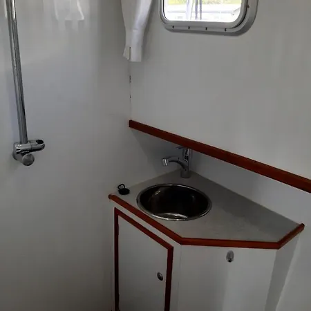 Motor Yacht Amazone Botel Amsterdam