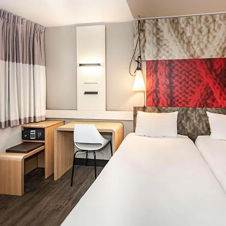 Ibis Centre Hotel 3*