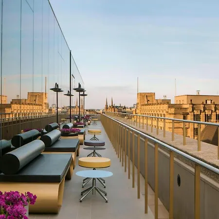 W Hotel 5*