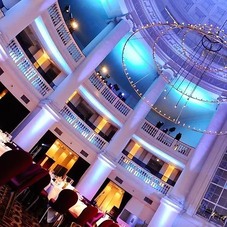 Renaissance Hotel 5*