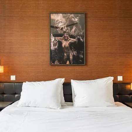 Weber Studio's Hotel 2*