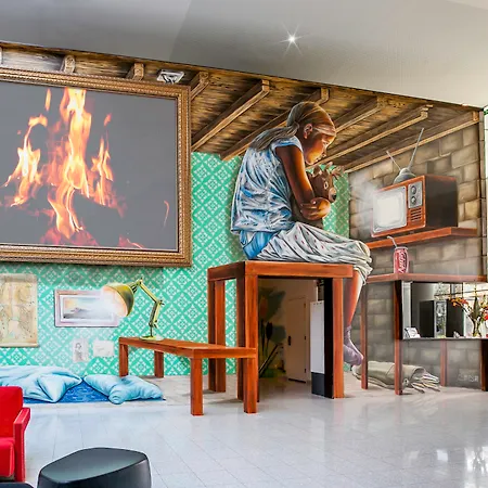 Dutch Design Artemis Hotel