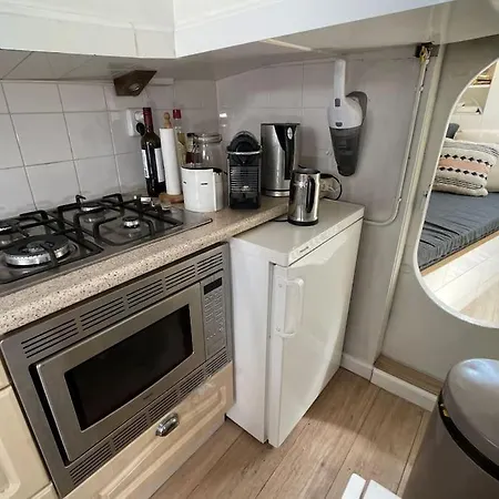 Spacious Homely House Boat シャレー *