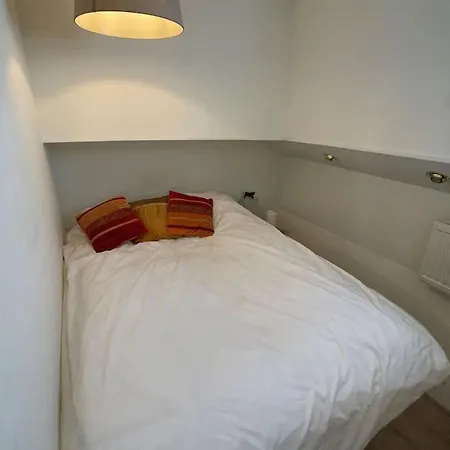 Spacious Homely House Boat シャレー