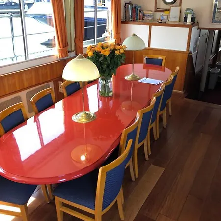 Hotelboot Zwaan ホテル