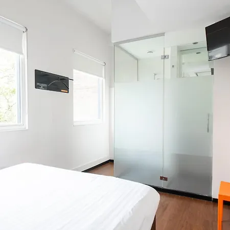 Easyhotel City Centre South Hotel 2*