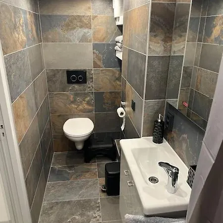 Unique Royal Basement Apartment *