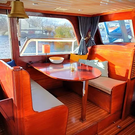 Botel Motorjacht Flint *