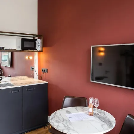 Weber Studio's Hotel 2*