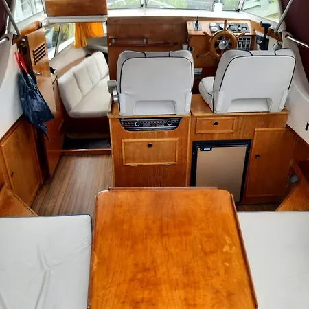 Botel Motor Yacht Amazone