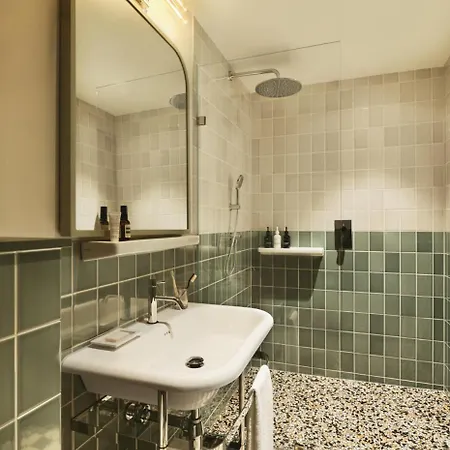 호텔 The Hoxton, Lloyd 4*