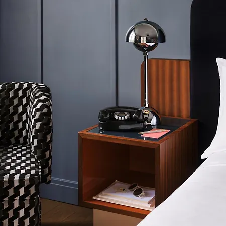 The Hoxton, Lloyd 4*