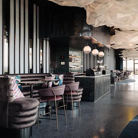 Doubletree By Hilton Station Hotel