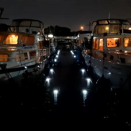 Motorjacht Flint Botel