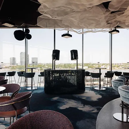 Doubletree By Hilton Station 4*
