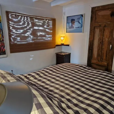 Pantheos Houseboat Ботель Амстердам