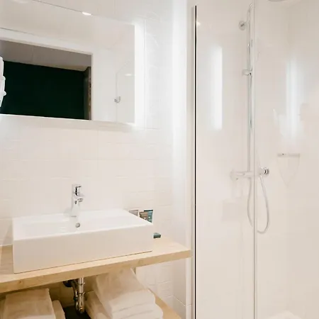 Numa Docklands מלון דירות 4*