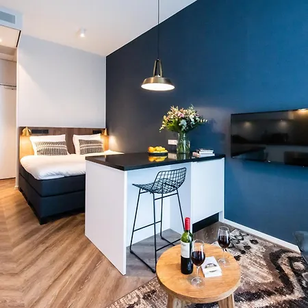 Numa Docklands מלון דירות 4*