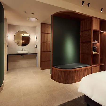 Met Hotel