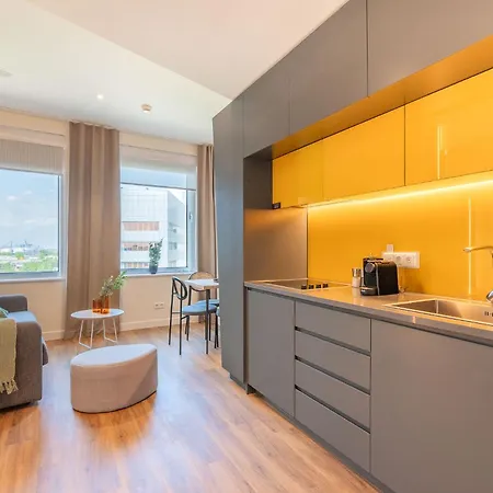 Limehome Gatwickstraat Apartment *