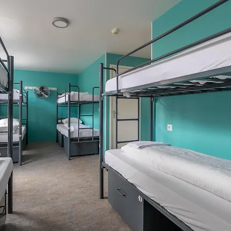 Hans Brinker Hostel *