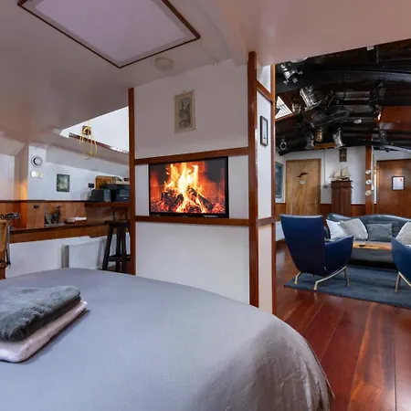 Anna Houseboat Amsterdam