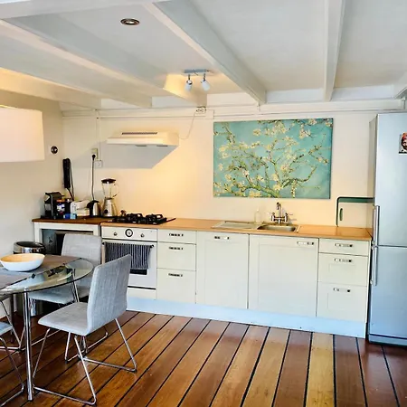 Rembrandt Square Boat Hotel en barco