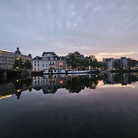 Rembrandt Square Boat Ámsterdam