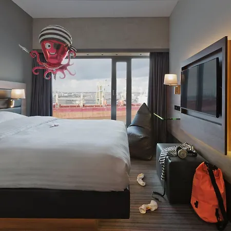 Moxy Houthavens 4*