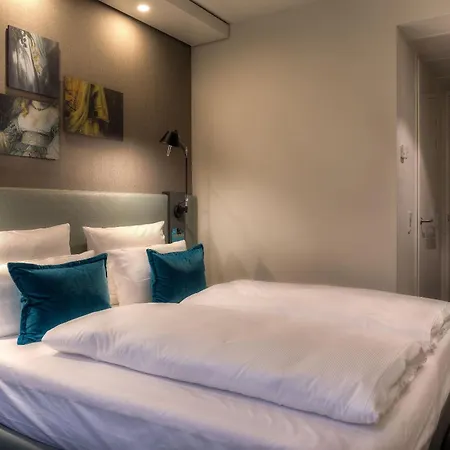 Hotel One Amsterdam-waterlooplein 3*