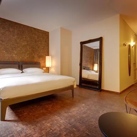 V Nesplein 4* Amsterdam