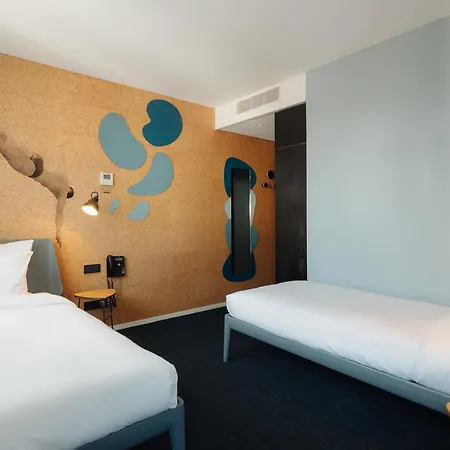 Hotel Conscious The Tire Station Amsterdam