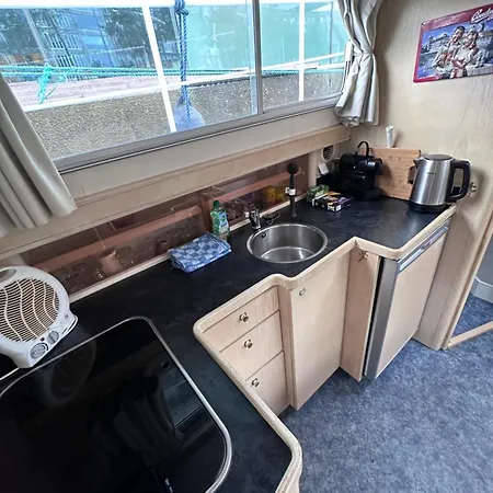 Luxury Houseboat Hotel en barco