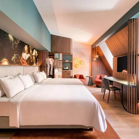 Renaissance Hotel 5*