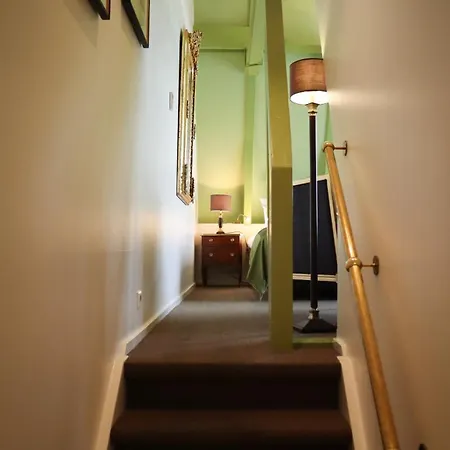 Ambassade Hotel