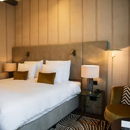 Ambassade Hotel