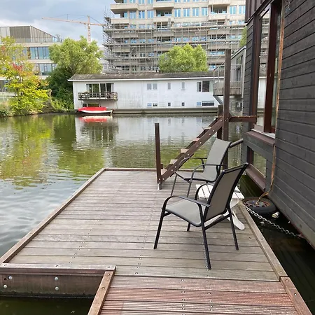 T Verkeren - Houseboat Frühstückspension *