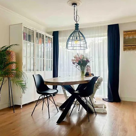 Сasa de vacaciones Spacious And Cozy House With Affordable Parking Ámsterdam